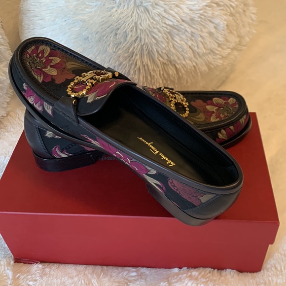 Women’s Ferragamo Rolo T loafer size 10 Floral burgundy black gray with brass - Picture 3 of 6